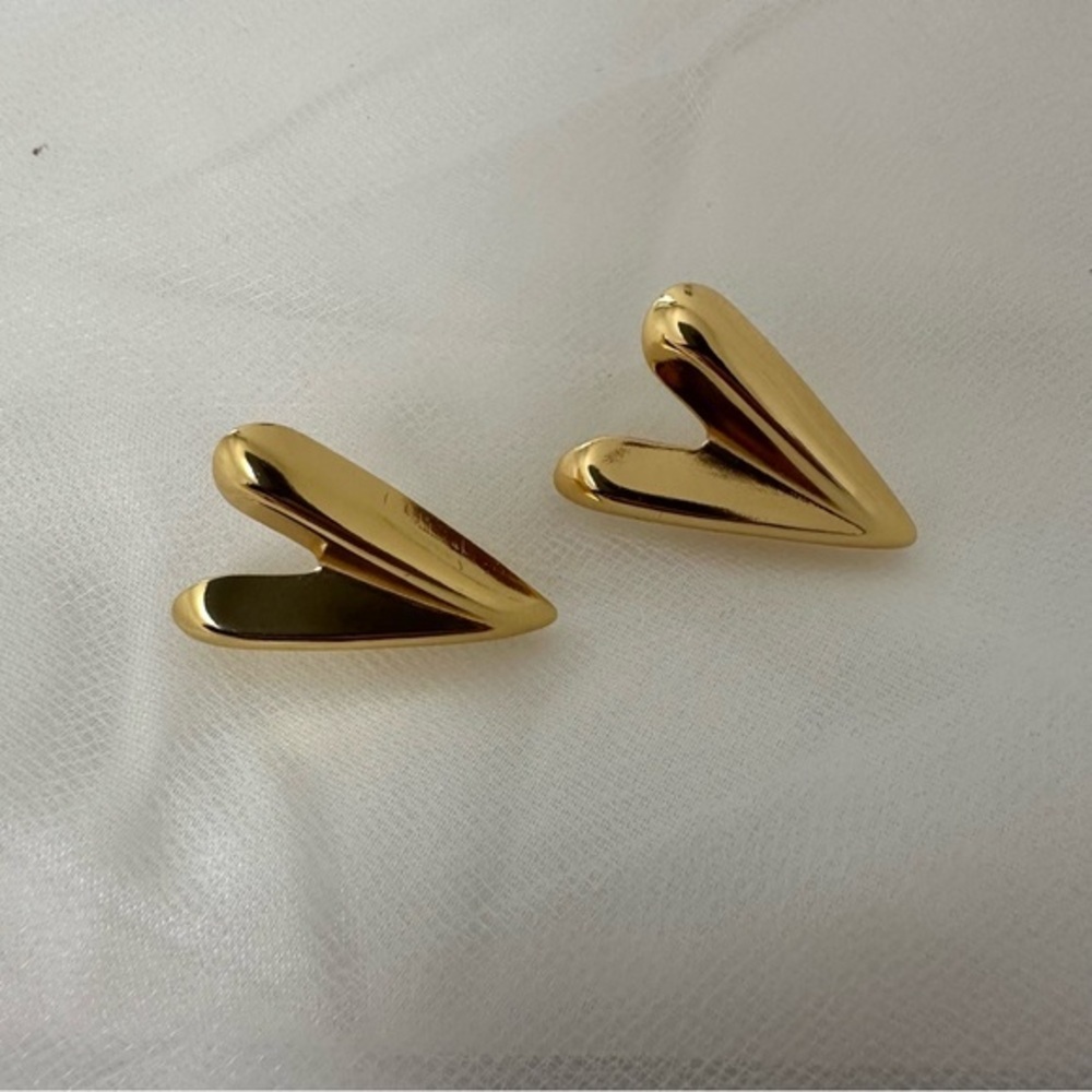 Gold Heart Earrings‎